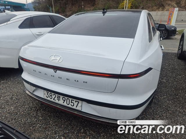 Hyundai Grandeur 2022 — ფოტო 4/16