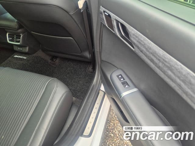Hyundai Grandeur 2022 — ფოტო 12/16