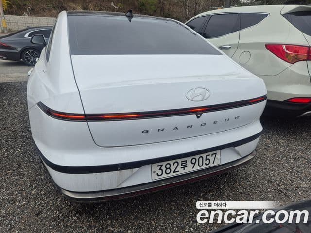 Hyundai Grandeur 2022 — ფოტო 16/16