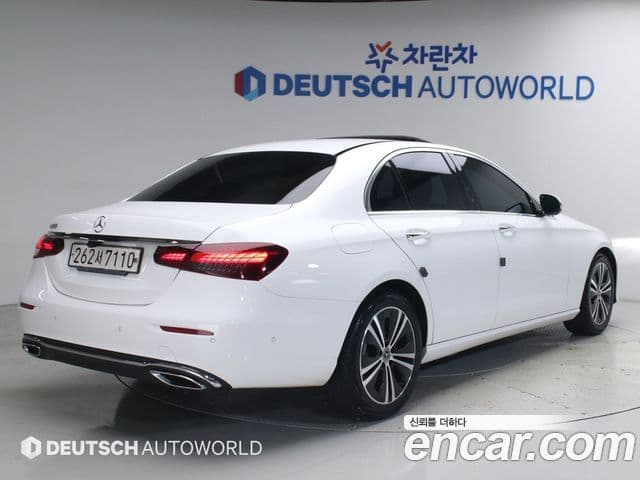 Mercedes-Benz E-Class 2021 — ფოტო 1/20