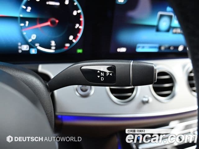 Mercedes-Benz E-Class 2021 — ფოტო 8/20