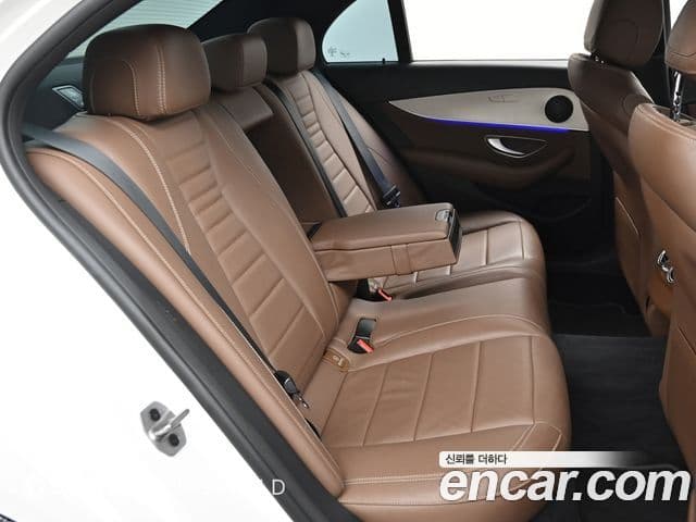 Mercedes-Benz E-Class 2021 — ფოტო 11/20