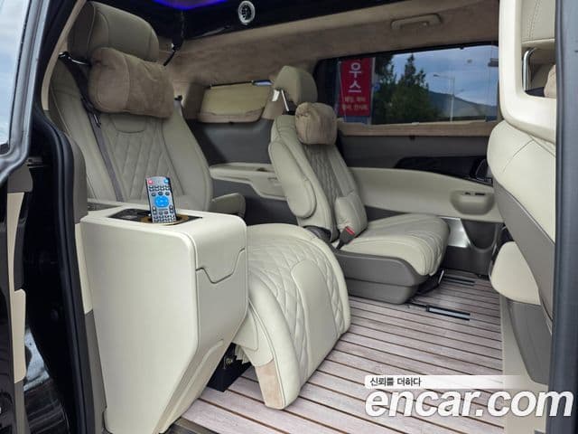 Kia Carnival 2024 — Şəkil 16/19