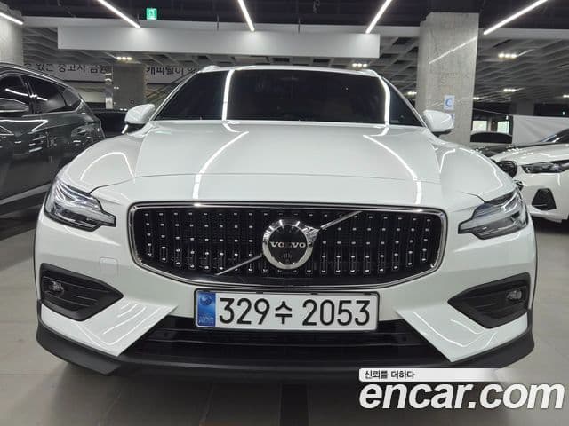 Volvo V60 Cross Country 2023 — ფოტო 9/20