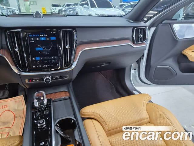 Volvo V60 Cross Country 2023 — ფოტო 6/20