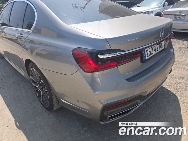 BMW 7 Series 2022 — ფოტო 4/20