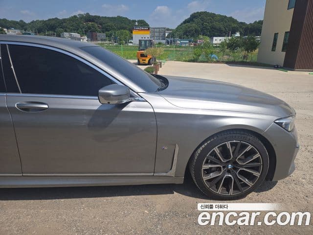 BMW 7 Series 2022 — ფოტო 10/20
