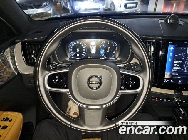 Volvo XC60 2019 — Фото 16/20