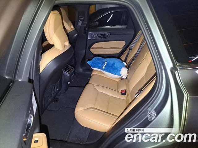 Volvo XC60 2019 — Фото 18/20