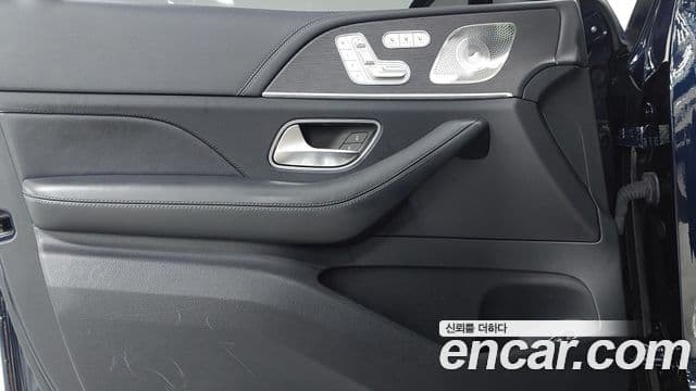 Mercedes-Benz GLS-Class 2021 — Photo 2/20