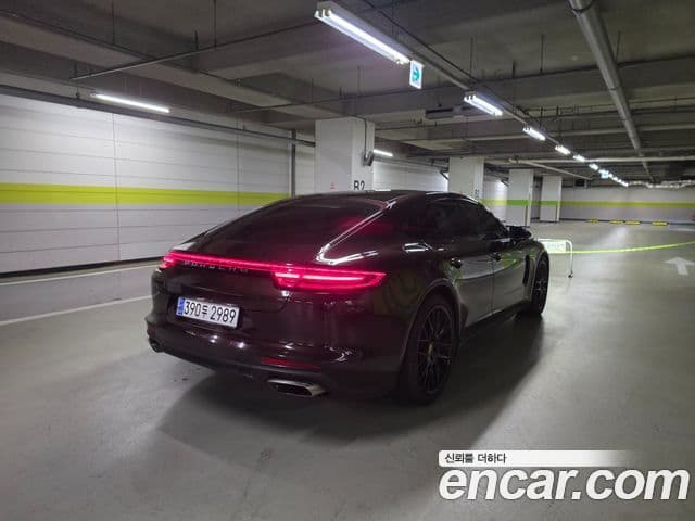 Porsche Panamera 2018 — Photo 9/20