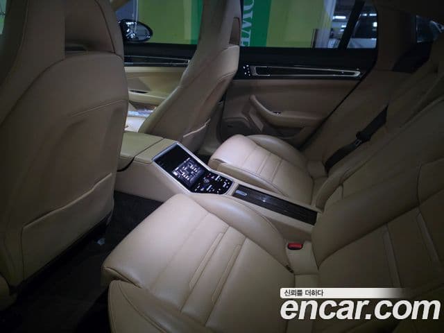 Porsche Panamera 2018 — Photo 11/20