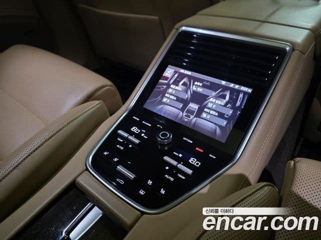 Porsche Panamera 2018 — Photo 8/20