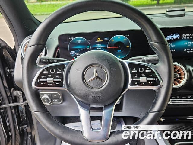 Mercedes-Benz EQB 2024 — ფოტო 2/20