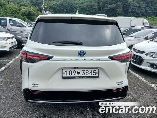 Toyota Sienna 2021 — ფოტო 4/12