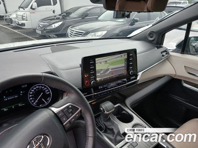 Toyota Sienna 2021 — ფოტო 8/12