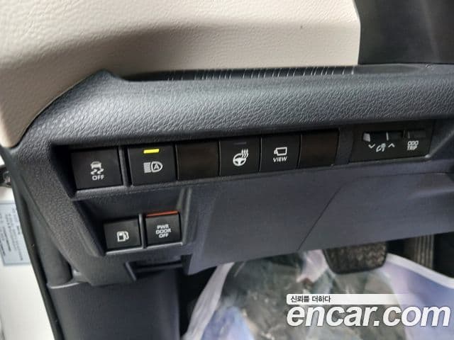 Toyota Sienna 2021 — ფოტო 12/12