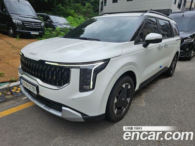 Kia Carnival 2024 — Şəkil 9/14
