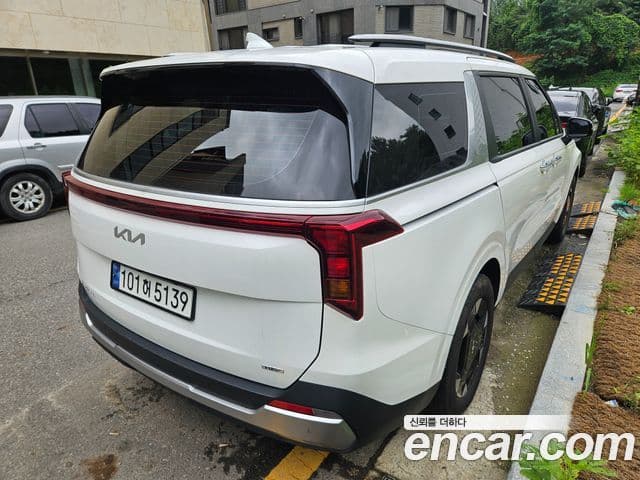 Kia Carnival 2024 — Şəkil 3/14
