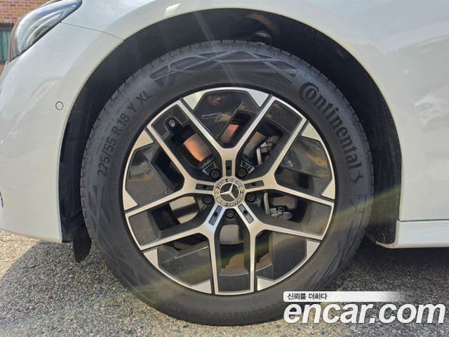 Mercedes-Benz E-Class 2025 — ფოტო 16/17