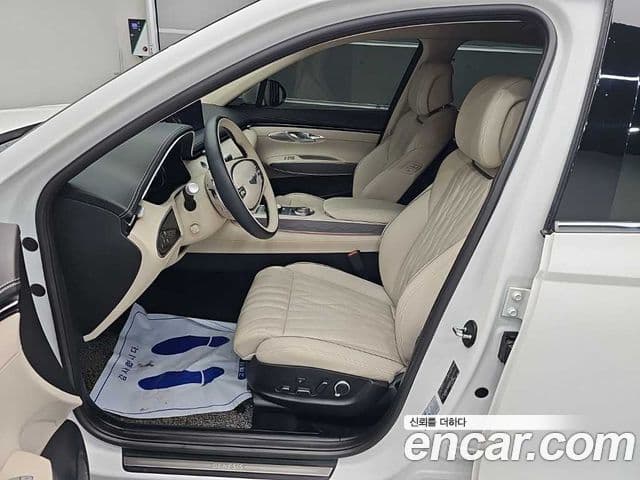 Genesis GV70 2021 — Şəkil 10/18