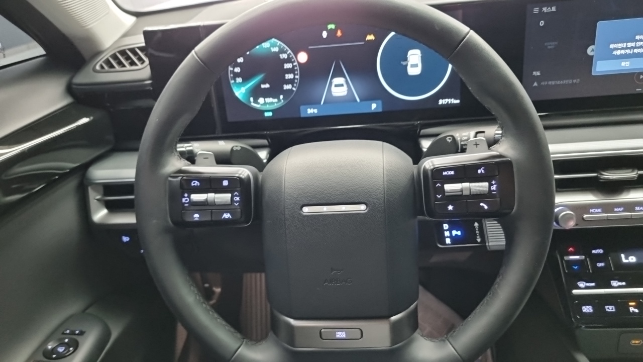 Hyundai Grandeur 2023 — ფოტო 11/18