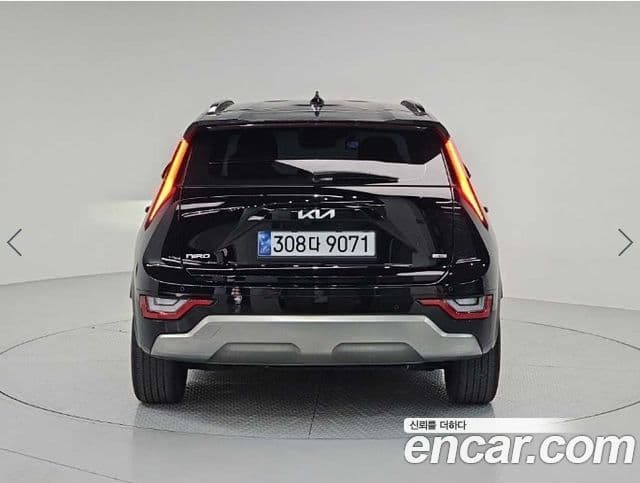 Kia Niro 2022 — ფოტო 1/18