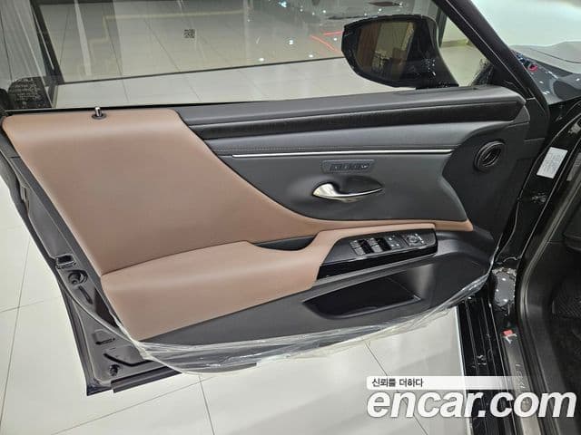 Lexus ES300h 2025 — Şəkil 13/15