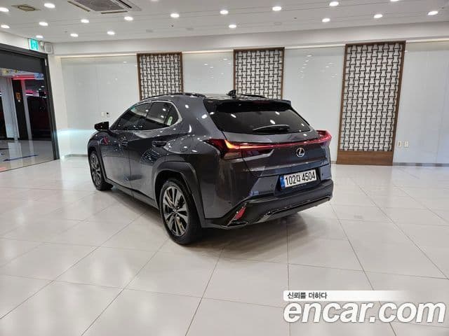 Lexus UX300h 2025 — ფოტო 1/15