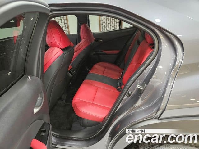 Lexus UX300h 2025 — ფოტო 11/15