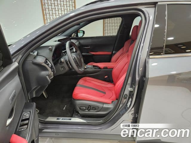 Lexus UX300h 2025 — Şəkil 12/15