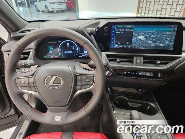 Lexus UX300h 2025 — ფოტო 15/15