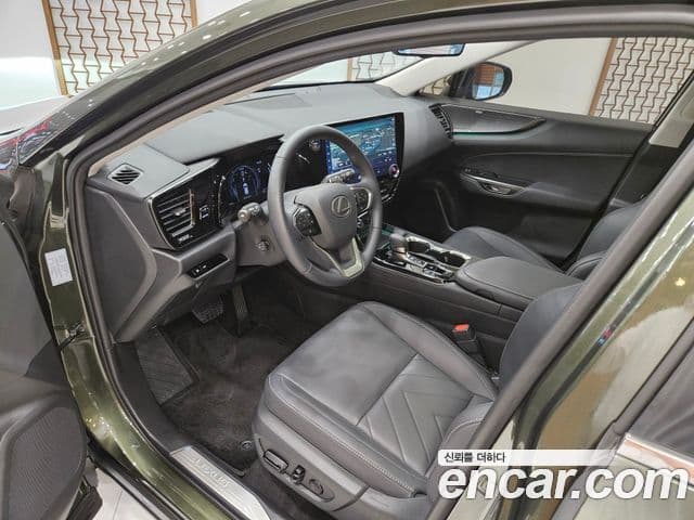 Lexus NX350h 2025 — ფოტო 13/15