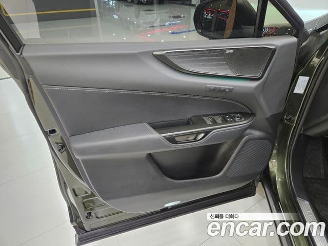 Lexus NX350h 2025 — ფოტო 14/15
