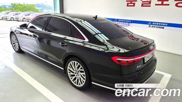 Audi A8 2020 — Şəkil 12/20