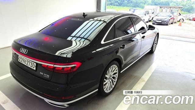 Audi A8 2020 — Şəkil 13/20