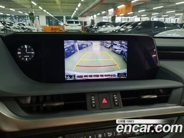 Lexus ES300h 2020 — Şəkil 9/20