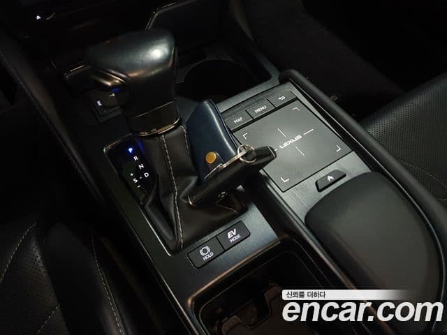 Lexus ES300h 2020 — Şəkil 12/20
