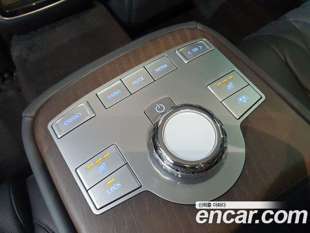 Genesis Electrified G80 2024 — Şəkil 19/20