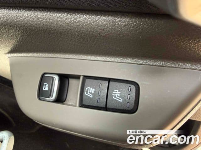 Kia Carnival 2024 — Фото 17/19
