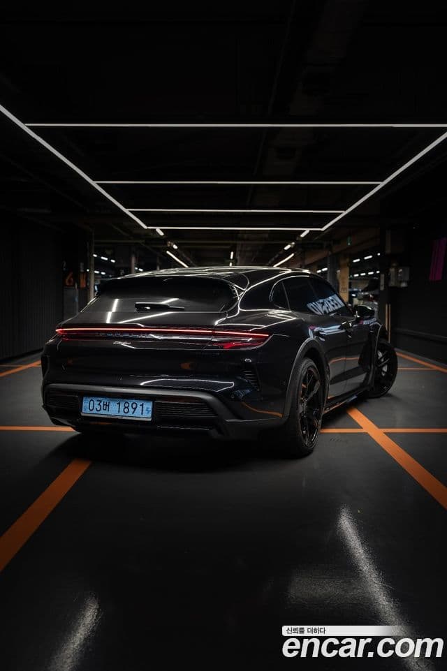 Porsche Taycan 2025 — Photo 7/10