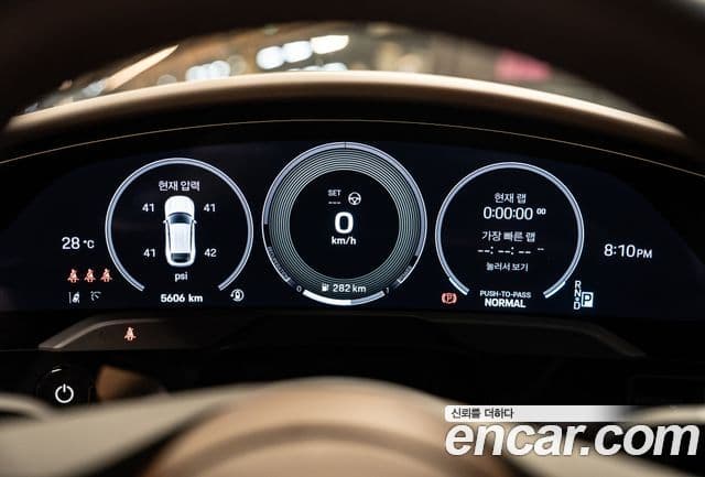 Porsche Taycan 2025 — Photo 9/10