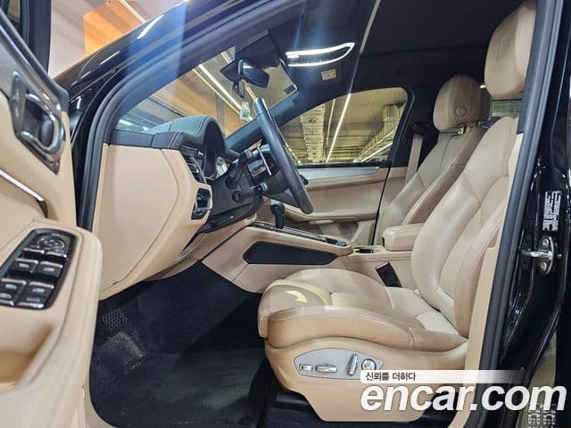 Porsche Macan 2022 — ფოტო 8/9