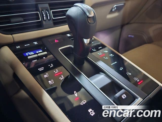 Porsche Macan 2022 — Photo 13/20
