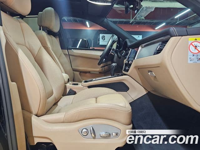 Porsche Macan 2022 — Photo 11/20
