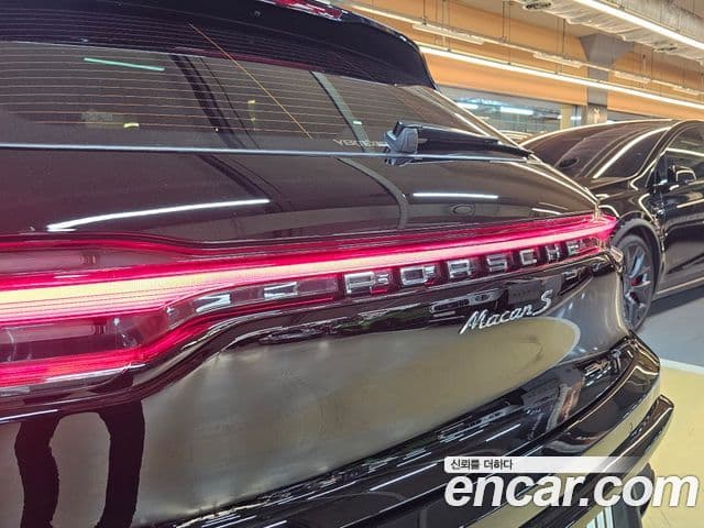 Porsche Macan 2022 — Photo 2/20
