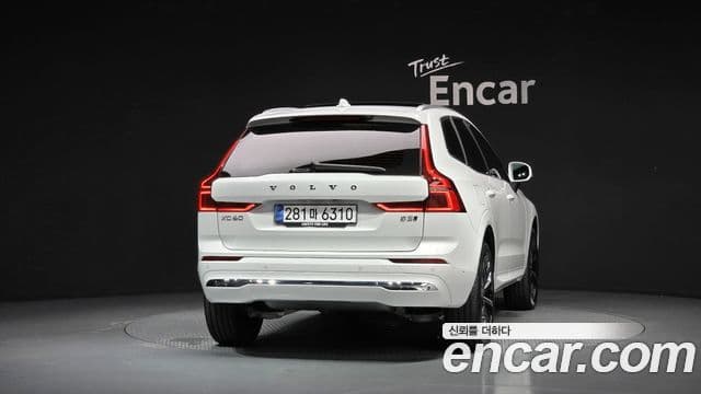 Volvo XC60 2025 — Photo 11/31