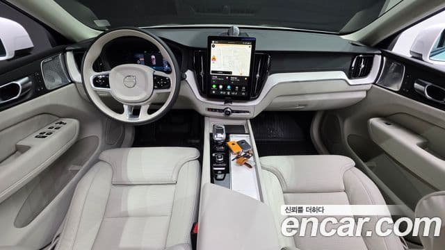 Volvo XC60 2025 — Photo 13/31