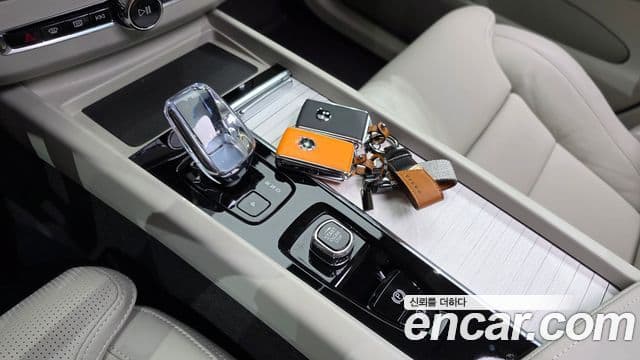 Volvo XC60 2025 — Photo 17/31