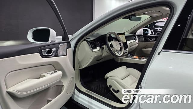 Volvo XC60 2025 — Photo 25/31